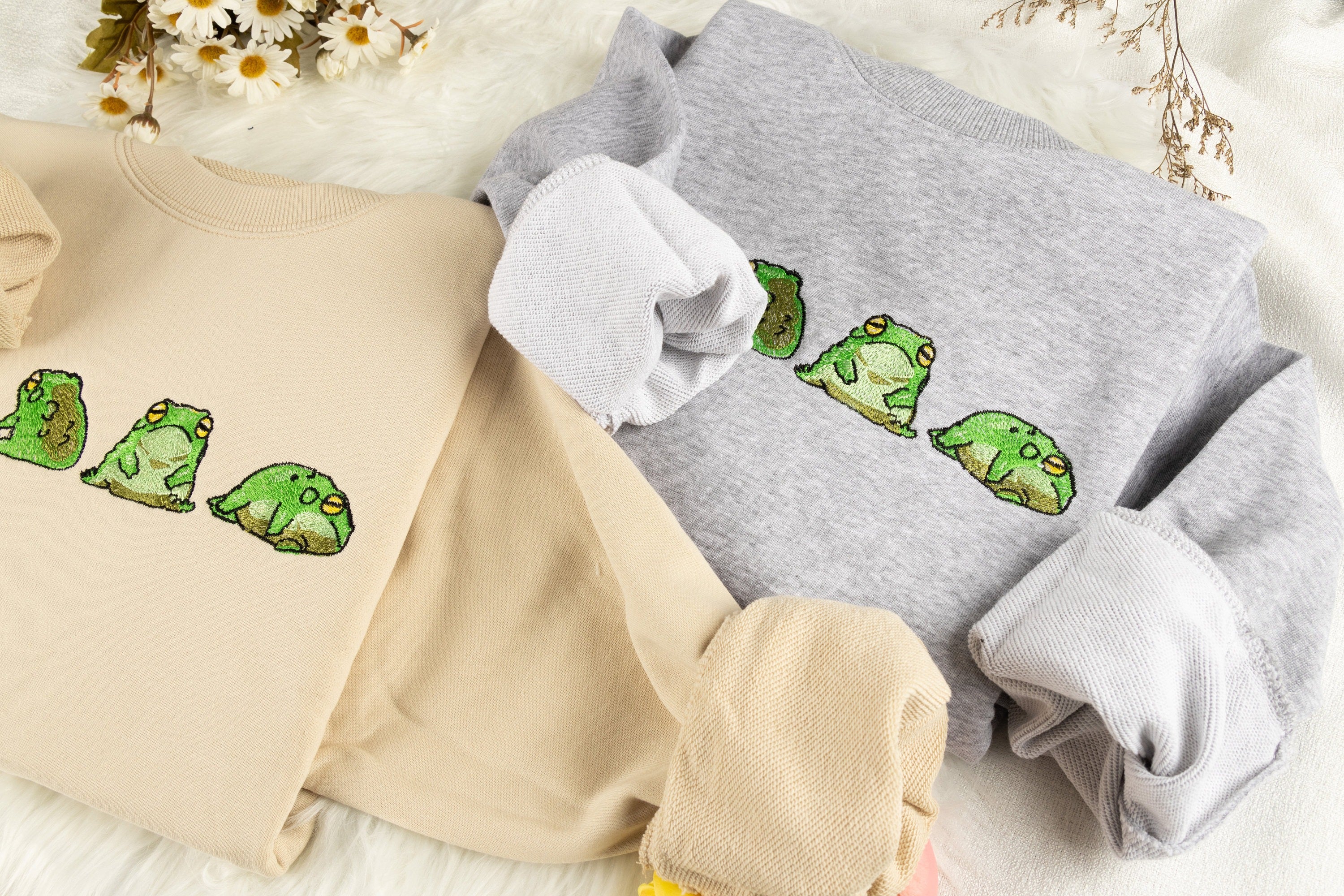 Frog Embroidered Sweatshirt | Frog University T-shirt | Embroidered Sweatshirt | Sweater | Crew Neck Sweatshirt Frog Embroidered Sweatshirt | Frog University T-shirt | Embroidered Sweatshirt | Sweater | Crew Neck Sweatshirt